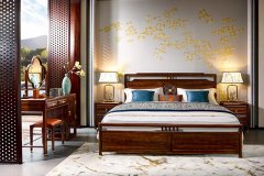 它從不矯揉造作，也不奪人眼球是原木家具